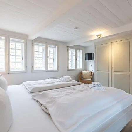 Fewo1846 - Kaete-lassen-huus - Uriges Kapitaenshaeuschen Auf 3 Ebenen Mit Dachterrasse Am Hafen Vakantiehuis