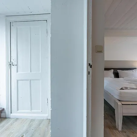 Fewo1846 - Kaete-lassen-huus - Uriges Kapitaenshaeuschen Auf 3 Ebenen Mit Dachterrasse Am Hafen Vakantiehuis