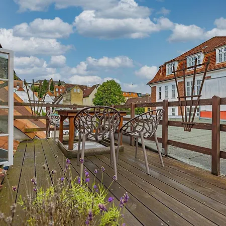 Fewo1846 - Kaete-lassen-huus - Uriges Kapitaenshaeuschen Auf 3 Ebenen Mit Dachterrasse Am Hafen * Flensburg