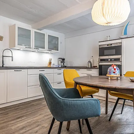 Ferienhaus Fewo1846 - Kaete-lassen-huus - Uriges Häuschen Auf 3 Ebenen Mit Dachterrasse Am Hafen *