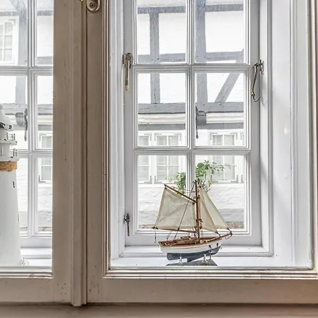 Fewo1846 - Kaete-lassen-huus - Uriges Kapitaenshaeuschen Auf 3 Ebenen Mit Dachterrasse Am Hafen * Flensburg