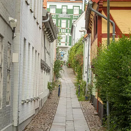 Ferienhaus Fewo1846 - Kaete-lassen-huus - Uriges Häuschen Auf 3 Ebenen Mit Dachterrasse Am Hafen Flensburg