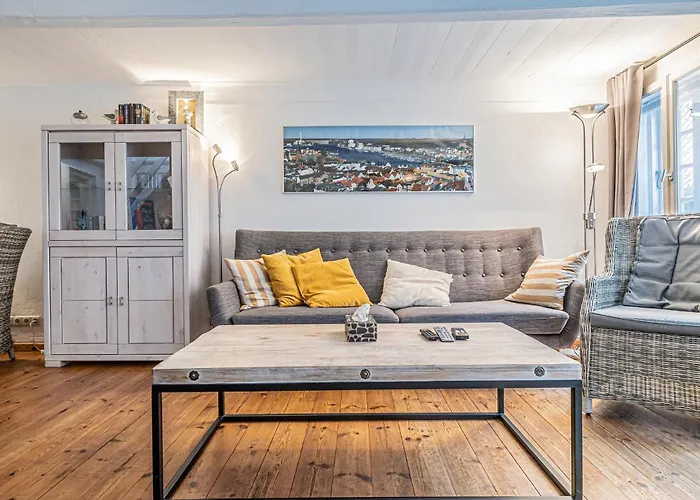 Дом отдыха Fewo1846 - Kaete-lassen-huus - Uriges Haeuschen Auf 3 Ebenen Mit Dachterrasse Am Hafen
