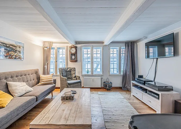 Дом отдыха Fewo1846 - Kaete-lassen-huus - Uriges Haeuschen Auf 3 Ebenen Mit Dachterrasse Am Hafen