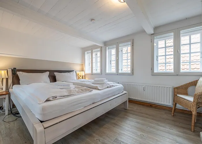 Дом отдыха Fewo1846 - Kaete-lassen-huus - Uriges Haeuschen Auf 3 Ebenen Mit Dachterrasse Am Hafen