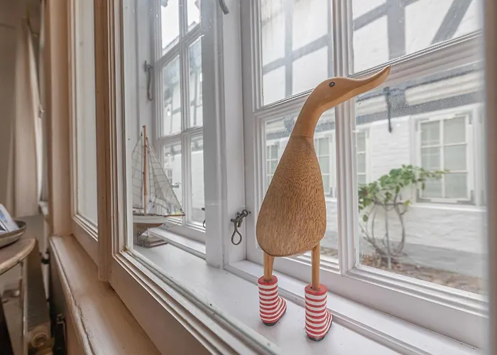 Дом отдыха Fewo1846 - Kaete-lassen-huus - Uriges Haeuschen Auf 3 Ebenen Mit Dachterrasse Am Hafen Фленсбург
